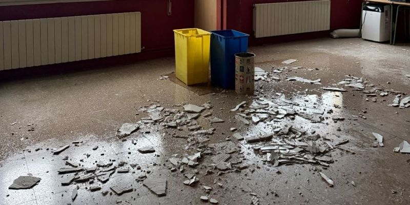 Desperfectes a l'escola d'adults. FOTO: Cedida per InfoRipollet