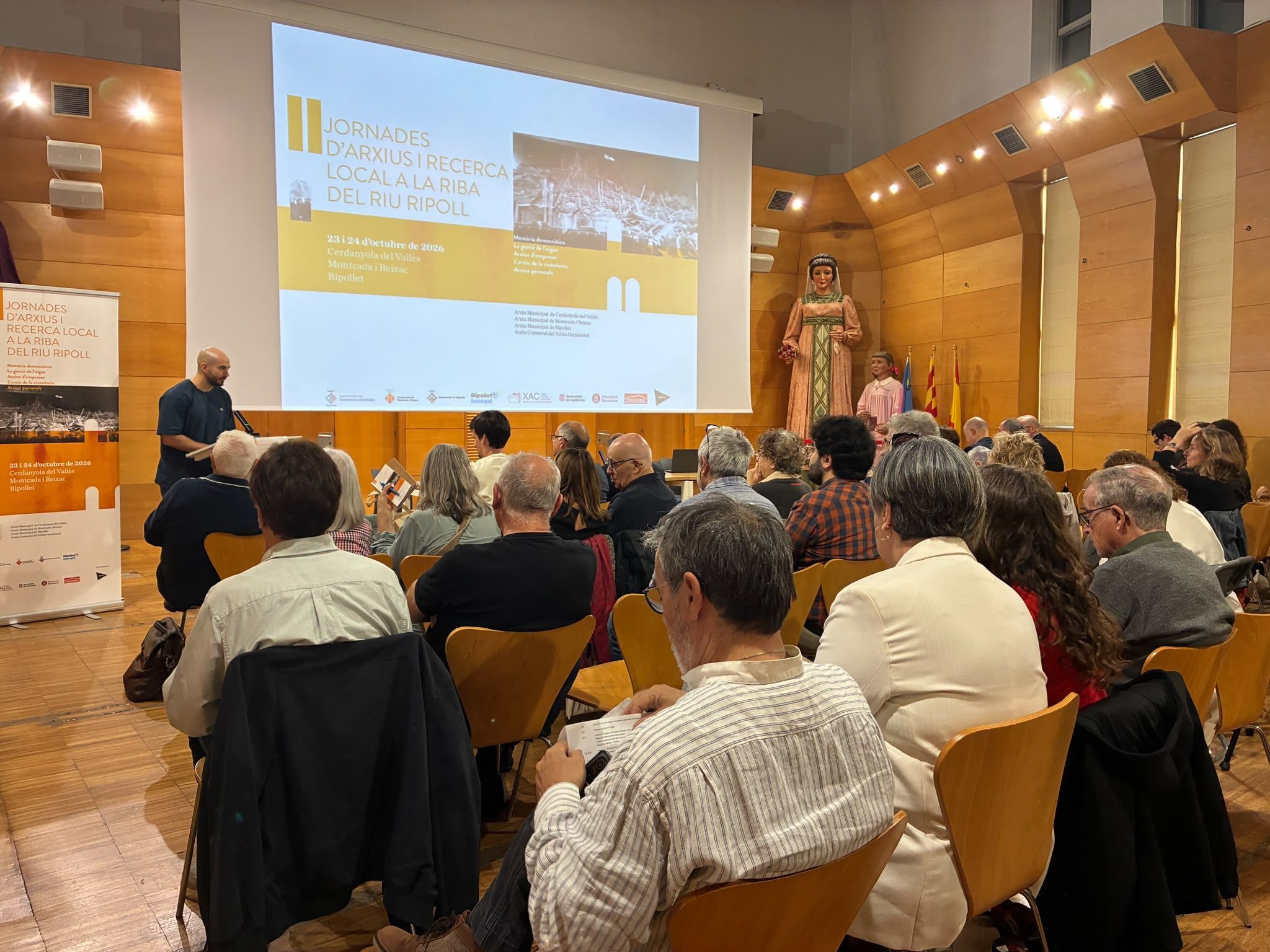 Acte inaugural de les II Jornades d’Arxius i Recerca Local a la Riba del Ripoll. Foto: Laia Jubany