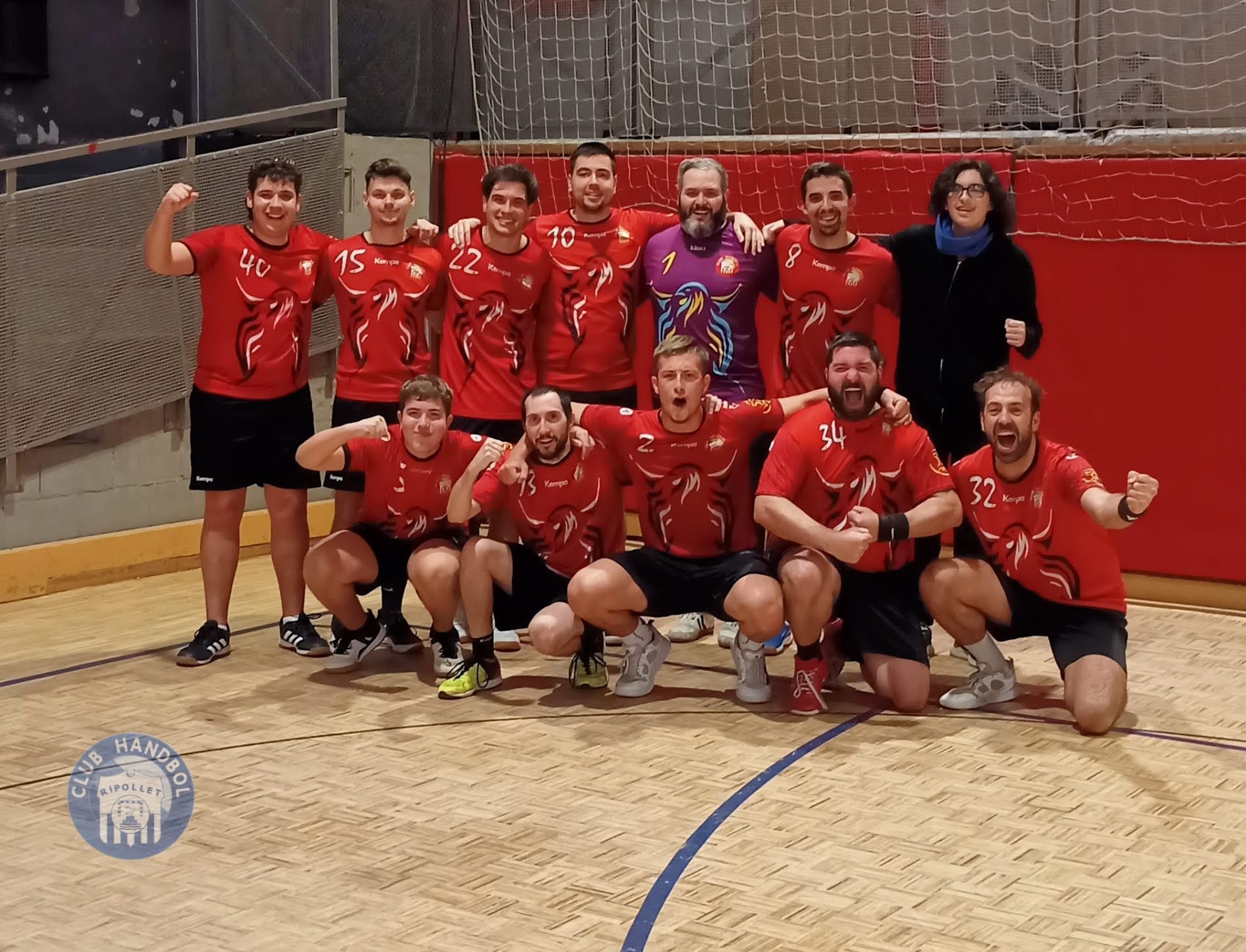 Foto de família en el partit contra el Vendrell. FOTO: CH Ripollet